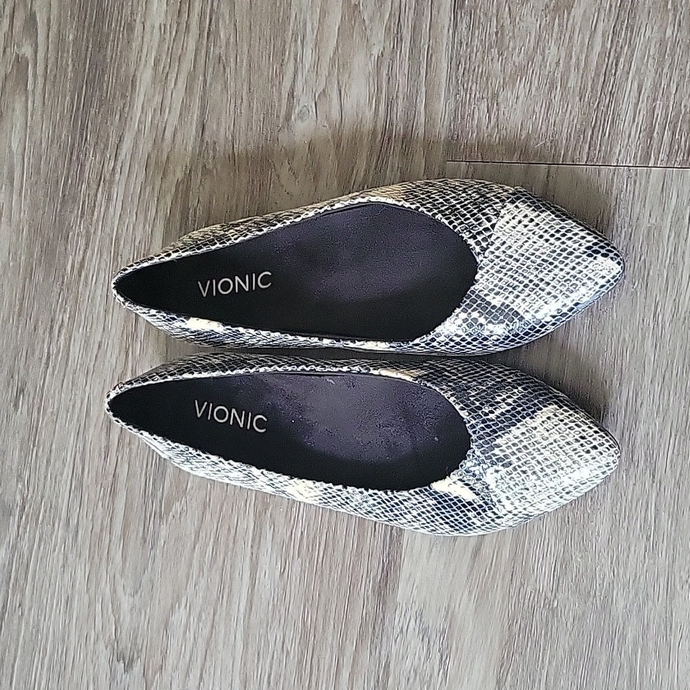 Vionic Caballo Snakeskin Print Pointed Toe Ballet Flats Slip On Python Comfort 6